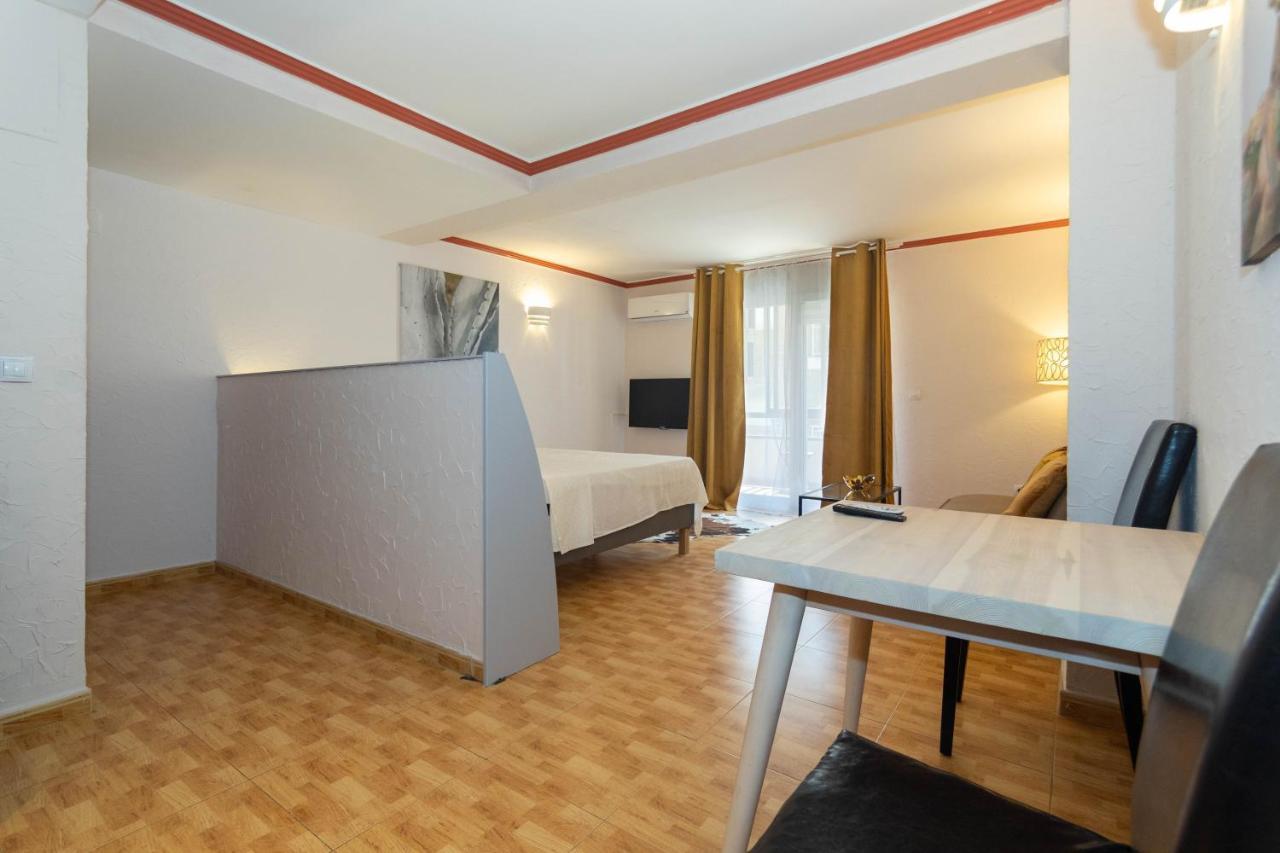 Unique Hotel Apartments Τορεβιέχα Εξωτερικό φωτογραφία